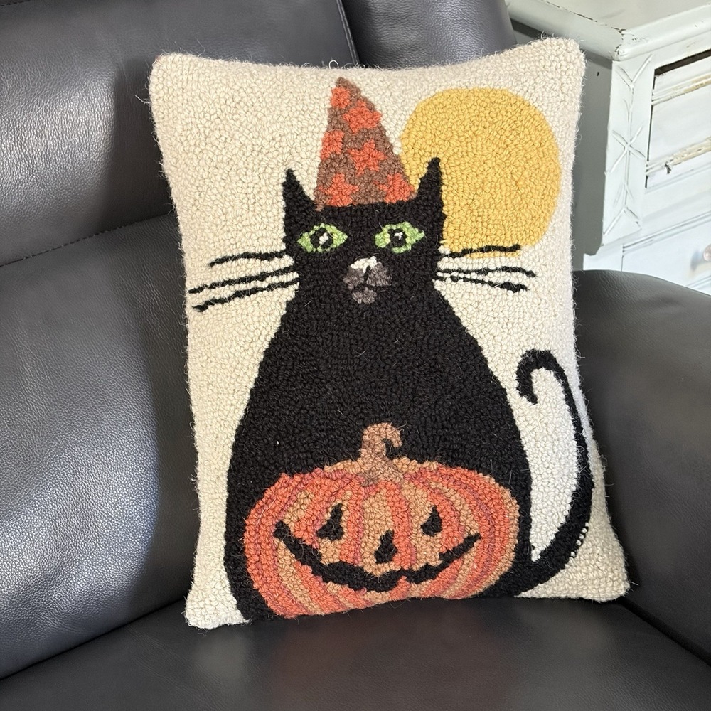 Halloween Wool Hooked Pillow Black Cat And Pumpkin with Velveteen Back - Picture 3 of 4